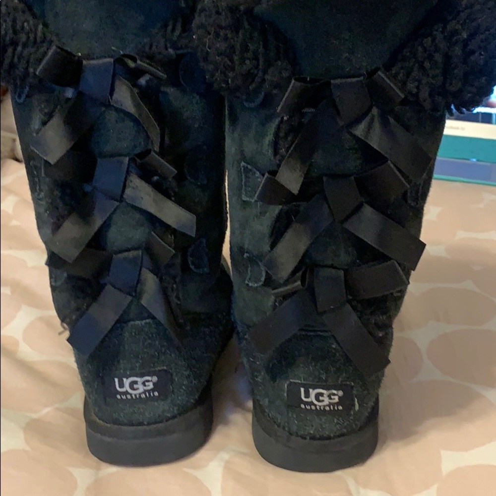 UGGS - Picture 2 of 3
